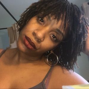 Meet your Posher, Raquel